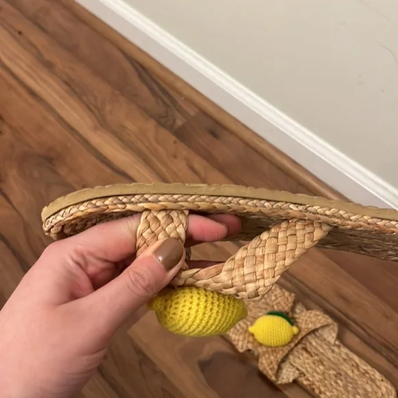 Lightweight Woven Lemon Slides - Picture 3 of 6